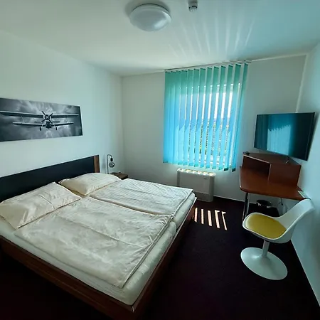 מלון Cavok Letiste Pribram 3*